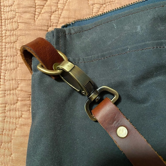 Yorkshire Fox Waxed Canvas Crossbody Bag - Picture 3 of 3
